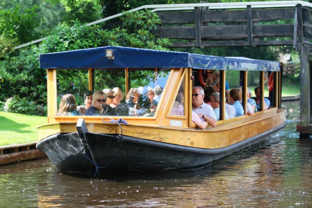 Ouderen tijdens een excursie